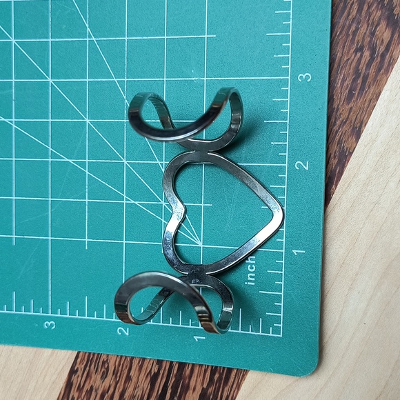 Open Cuff Bracelet Heart Silver Tone Metal Thin Small - Picture 10 of 12